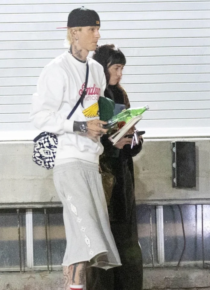 dakota-johnson-mgk